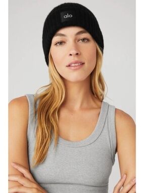 ALO Yoga Cashmere Blend Rib Beanie in Black